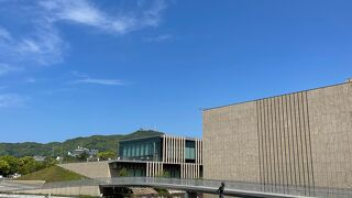 静かで、綺麗な美術館