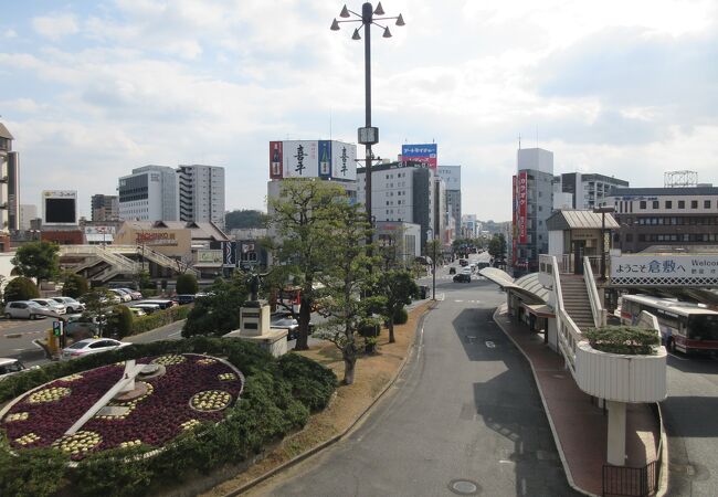 自然史博物館や私立美術館を訪問した際にはこちらの道を歩きましたが、文句なしに倉敷のメイン通りです。