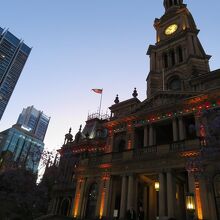 シルエットになって行く頃のタウン・ホール