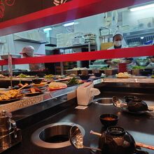 隙間なく次から次へと盛る