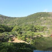 日本三大名園の石川県金沢市の兼六園や岡山の後楽園にも劣らない景観でした。