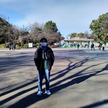 上野動物園正面ゲート方面風景