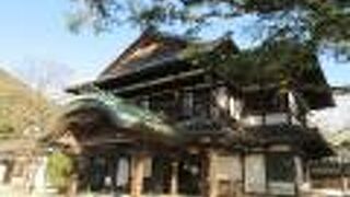 元々は藩主の御殿があった場所であり、栗林公園の景観と違和感は全くありませんでした。