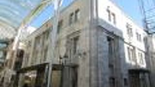 大正ロマンを感じさせる石造りのファサードが特徴的な百十四銀行の高松支店がありました。