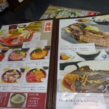 いわゆるスタンダードな丼ものと煮魚焼魚の定食