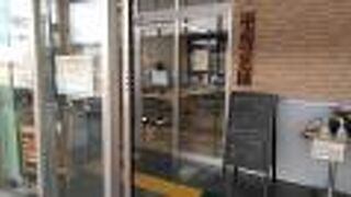 建物入ってすぐ左の食堂