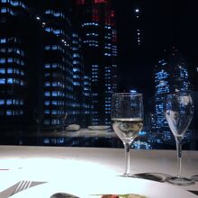 最上階の、25階レストランから見える東京都庁の夜景。