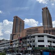 マレーシアローカルの巨大ショッピングモール