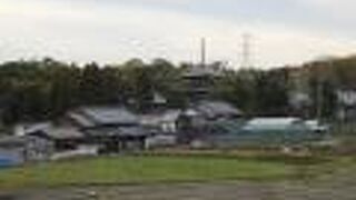 斑鳩三塔に数えられる飛鳥様式の三重塔