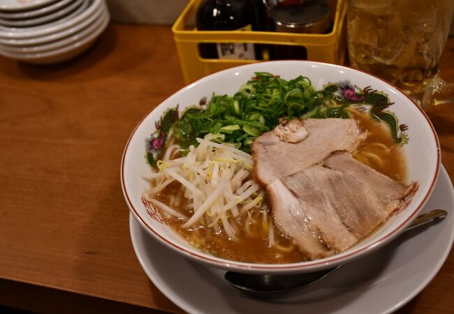 餃子屋さんでしたが、拉麺にしました