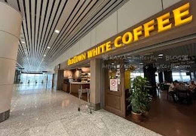 KLIA1で飛行機を眺めながらお食事