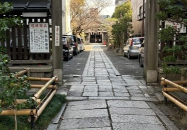 小ぢんまりとした神社