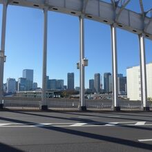 勝鬨橋を渡る時に見える東京タワー方面風景
