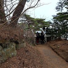 最北端の見晴台へ。自然道は歩きにくい