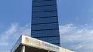 太平洋の水平線の素晴らしい景色と、大洗港に停泊する「さんふらわぁ」