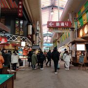 金沢市民の台所の近江市場では新鮮でおいしい海鮮料理を味わうことができます。