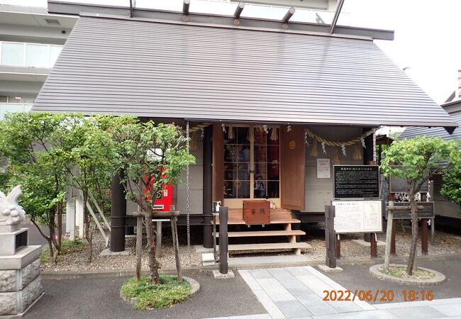 ＪＲ仙台駅東口から数分の所に両方の神社があります