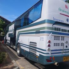 空港経由で満席