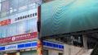 国際通り沿いの観光施設！