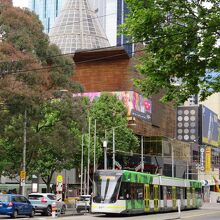 メルボルン・セントラル外観。円錐形ドームが目印。