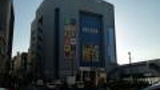 高田馬場のシンボル的建物です。