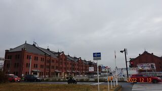 赤レンガ倉庫周りをゆっくりと散策をするのが好きですが、象の鼻防波堤や大桟橋に渡る橋が有れば便利だと思います