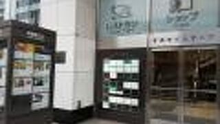 1966年竣工の古いビルです。