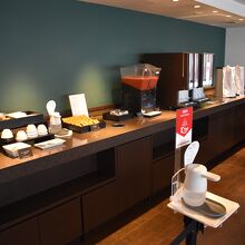 ドリンクと乾き物がちょっと。