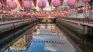 中華街近くを流れる橋