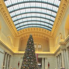 シカゴユニオン駅ー大ホールのクリスマスツリー