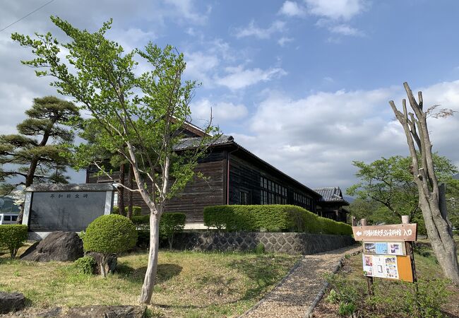 旧川場尋常高等小学校の校舎を解体移築した建物は国の登録有形文化財