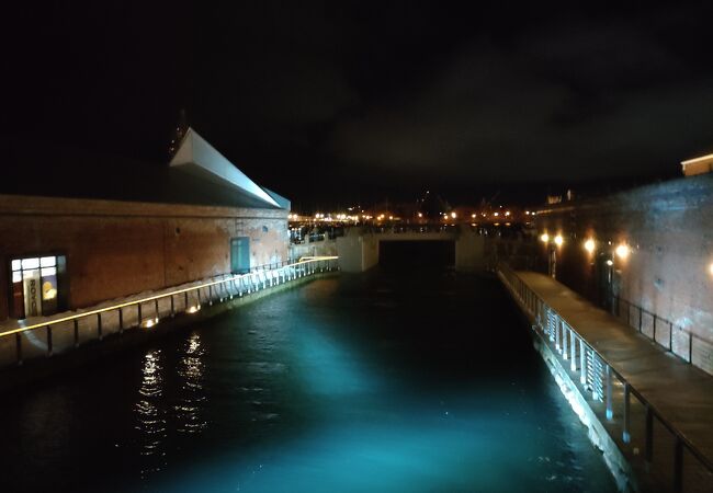 運河を渡る橋