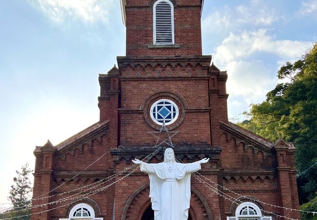 天井までの作りに進化を感じる教会