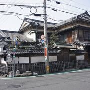 赤坂宿の中心に建つ建物！