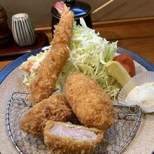 海老・ヒレカツ・カニコロッケのMixフライ定食