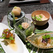 目を楽しめさせてくれるお食事