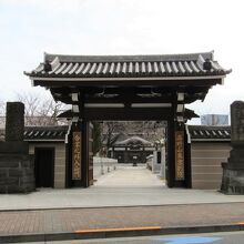 高野山東京別院の山門