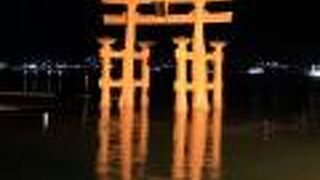 海に映る大鳥居