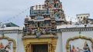 カラフルな寺院