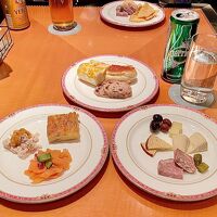 クラブラウンジのカクテルタイム