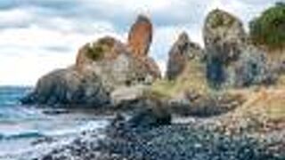 「湊の立神岩」まで唐津市内から車で30分ほど