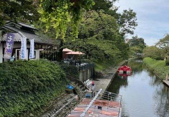 富山城近くにある遊覧船