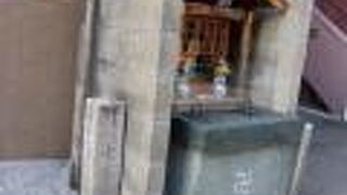 現在は石柱の碑がたてられています。