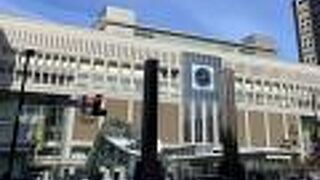 札幌駅直結、映画館も入っています。