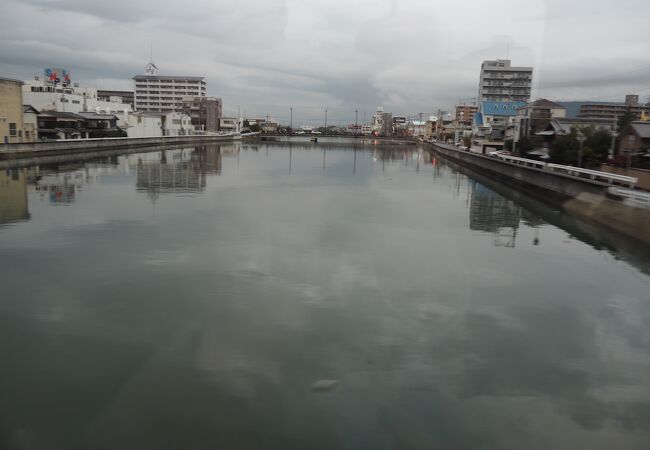 高松市街地を流れる