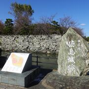 石碑が建てられています