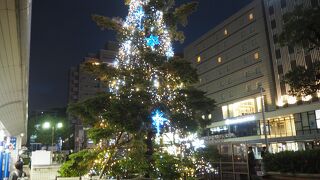 駅前広場に電飾LEDイルミネーション