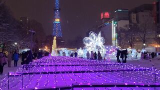 メインの大通会場はクリスマスまで
