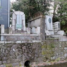 その御池通を過ぎると「佐久間象山・大村益次郎遭難碑」 