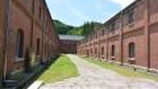 多くの赤レンガ倉庫が残っています。